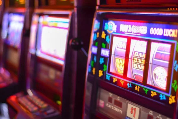 999casino কুইন অফ বাউন্টি লাইভ স্টুডিও ডিলার এবং টেবিল দৃশ্য